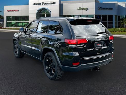 Used 2018 Jeep Grand Cherokee Laredo image 6