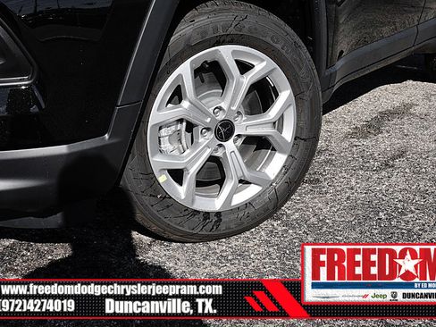 New 2026 Jeep Compass Latitude image 9