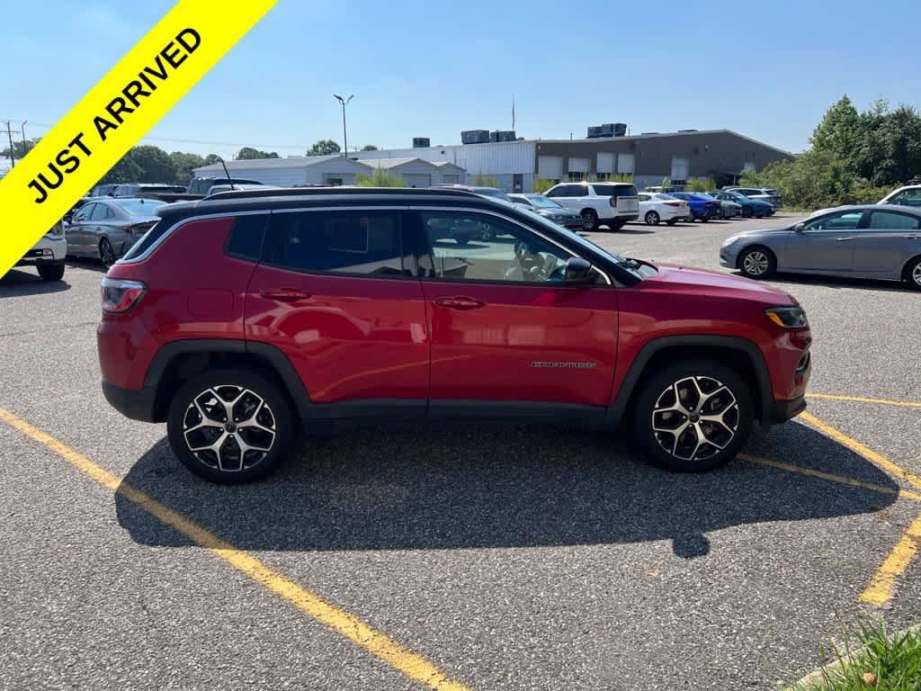 Used 2025 Jeep Compass Limited AWD/4WD image 6