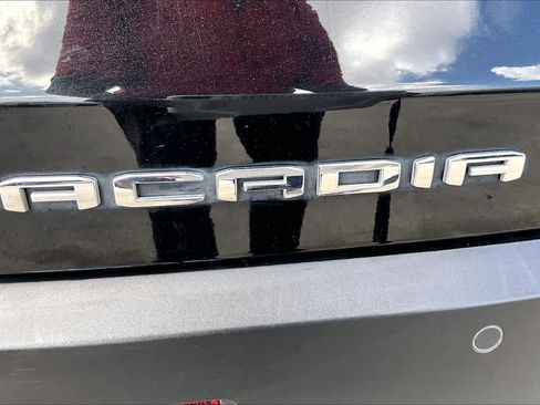 Used 2023 GMC Acadia SLT w/ Technology Package FWD image 10