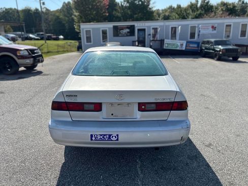 Used 1998 Toyota Camry CE image 8