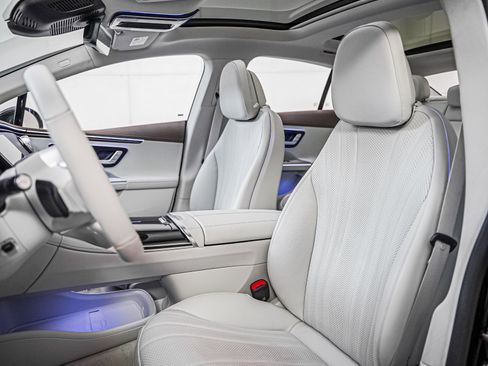 Certified 2023 Mercedes-Benz EQE 500 4MATIC Sedan w/ Exclusive Trim Package image 11