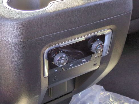 New 2026 Chevrolet Suburban RST image 22