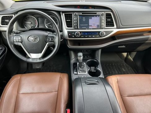 Used 2018 Toyota Highlander Limited AWD/4WD image 3