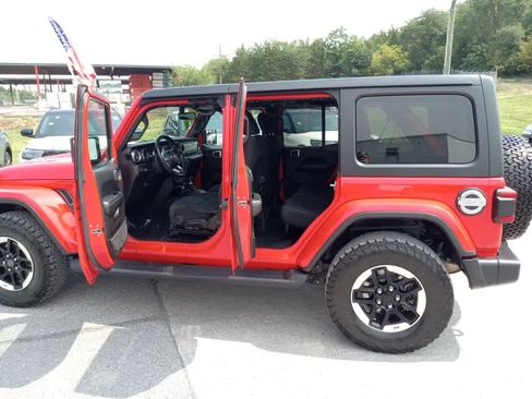 Used 2018 Jeep Wrangler Unlimited Sahara AWD/4WD image 22