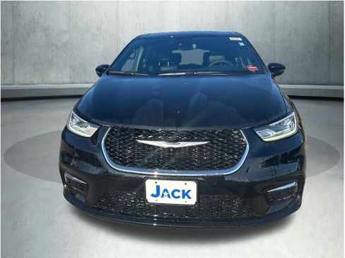 New 2026 Chrysler Pacifica Select image 4