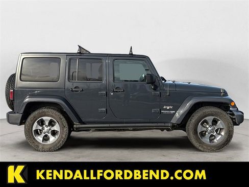 Used 2018 Jeep Wrangler Unlimited Sahara w/ Connectivity Group image 6