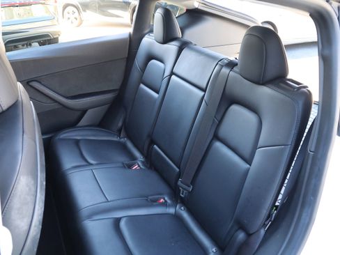 Used 2021 Tesla Model Y Long Range image 31