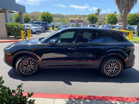 Used 2022 Porsche Cayenne AWD/4WD image 5