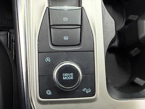Used 2021 Ford Explorer XLT w/ Equipment Group 202A AWD/4WD image 31