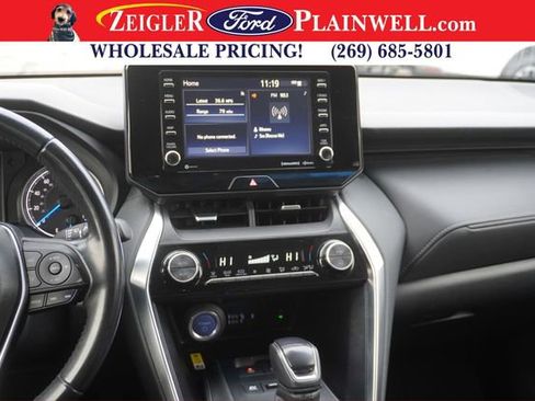 Used 2022 Toyota Venza LE image 15