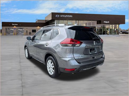Used 2018 Nissan Rogue SV FWD image 3