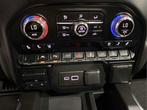 Used 2022 GMC Sierra 1500 AT4 w/ AT4 Preferred Package image 18