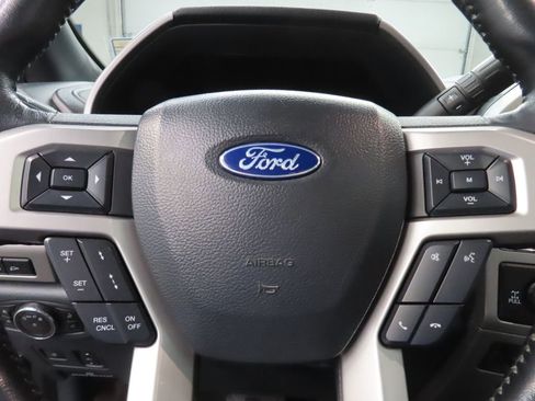 Used 2022 Ford F250 Lariat w/ Black Appearance Pkg AWD/4WD image 55