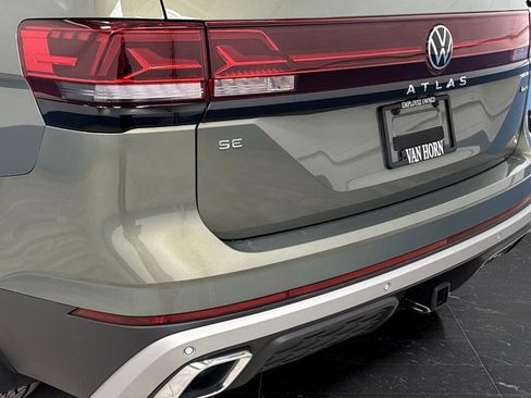 Used 2024 Volkswagen Atlas Peak Edition SE image 33