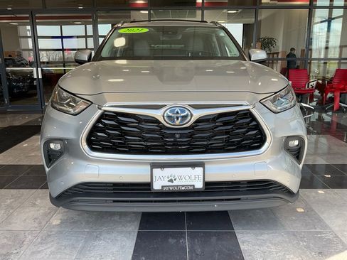 Used 2021 Toyota Highlander Limited image 2