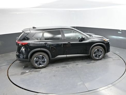 Used 2024 Nissan Rogue SV FWD image 34