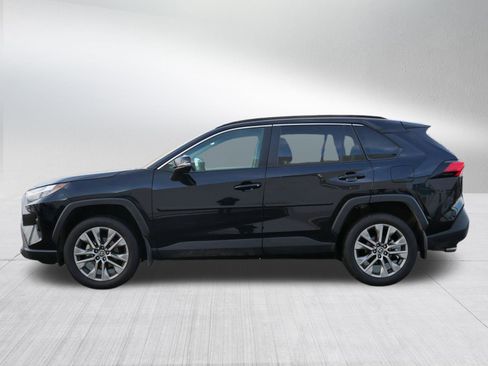 Used 2023 Toyota RAV4 XLE Premium image 4