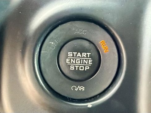 Used 2022 Jeep Wrangler Unlimited Sahara w/ LED Lighting Group AWD/4WD image 32
