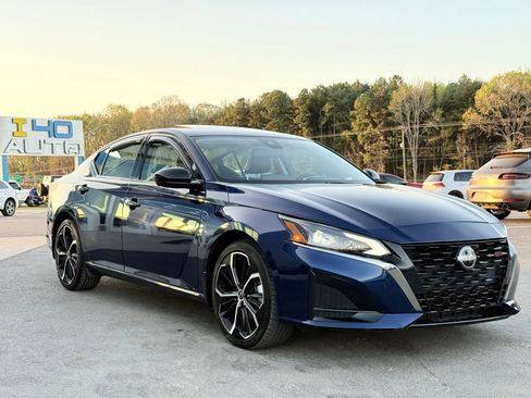 Used 2023 Nissan Altima 2.5 SR w/ SR Premium Package image 8