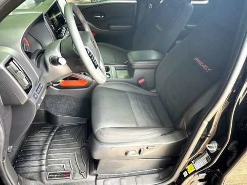 Used 2025 Nissan Frontier PRO-4X AWD/4WD image 9