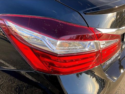 Used 2017 Honda Accord Hybrid Sedan image 29