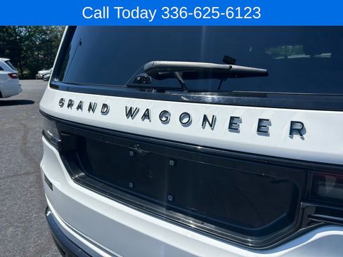 Used 2025 Jeep Grand Wagoneer L Series III w/ Rear Seat Video Group 1 AWD/4WD image 11