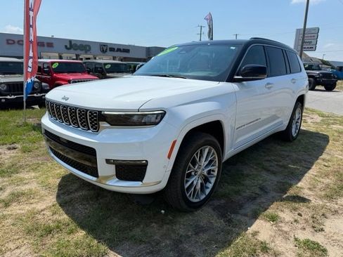Used 2024 Jeep Grand Cherokee L Summit w/ Luxury Tech Group V AWD/4WD image 3