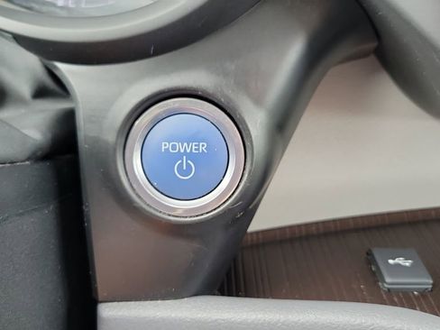 Certified 2021 Toyota Sienna XLE FWD image 24