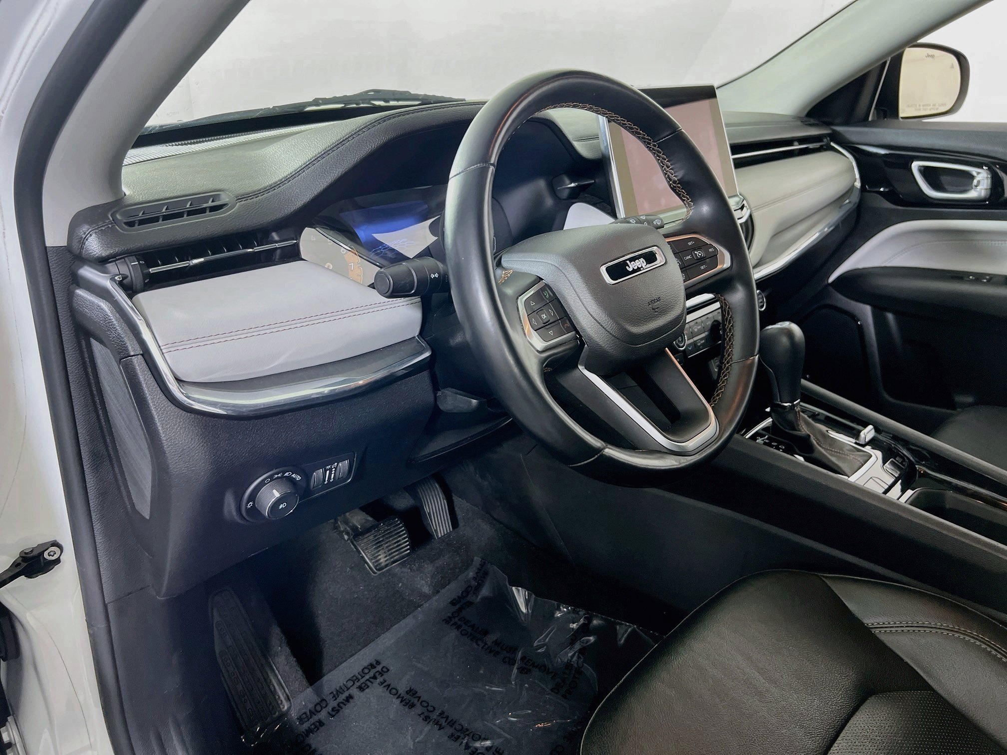 Used 2022 Jeep Compass Limited w/ Sun and Sound Group AWD/4WD image 9