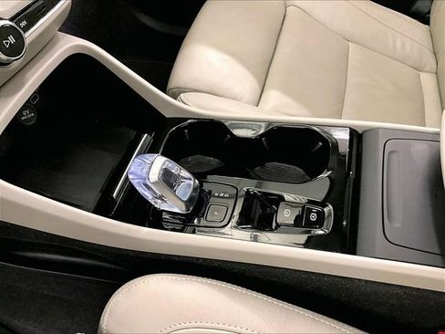 Used 2024 Volvo XC40 B5 Ultimate w/ Climate Package AWD/4WD image 16