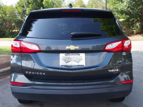 Used 2021 Chevrolet Equinox LS w/ LS Convenience Package FWD image 4