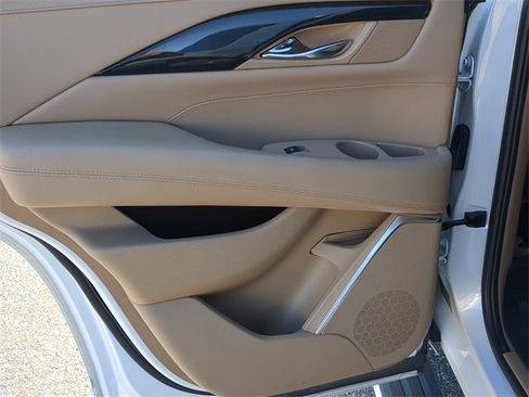 Used 2020 Cadillac Escalade Platinum image 9