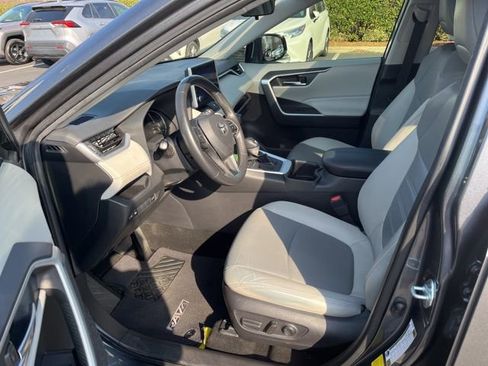Used 2023 Toyota RAV4 XLE Premium image 15