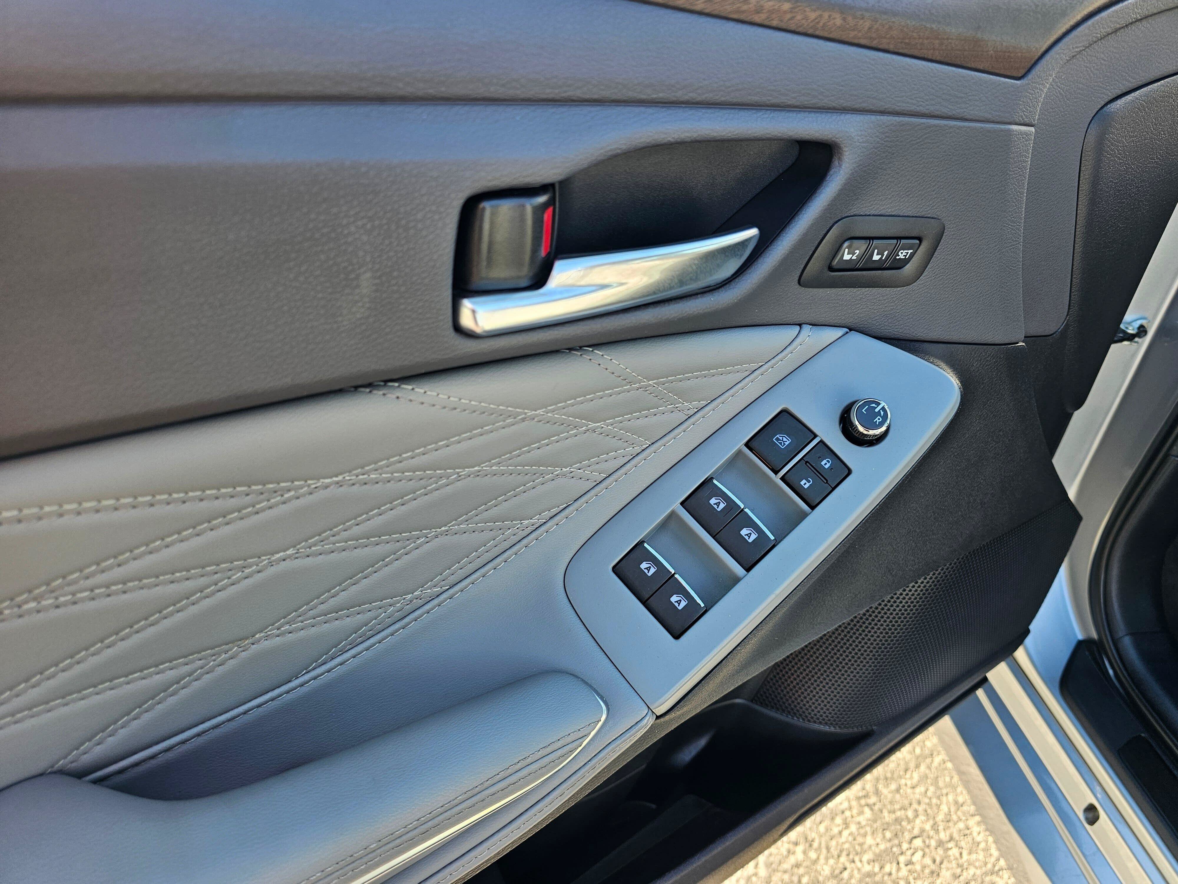 Certified 2021 Toyota Avalon Limited w/ Advanced Safety Package FWD image 19