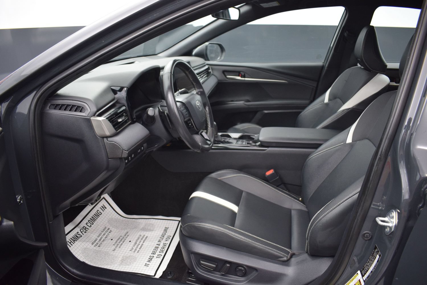 Used 2025 Toyota Camry SE FWD image 13