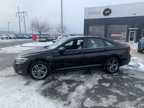 Used 2020 Volkswagen Jetta R-Line w/ R-Line Cold Weather Package image 4