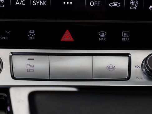 Used 2023 Audi e-tron Premium Plus w/ Premium Plus Package image 19