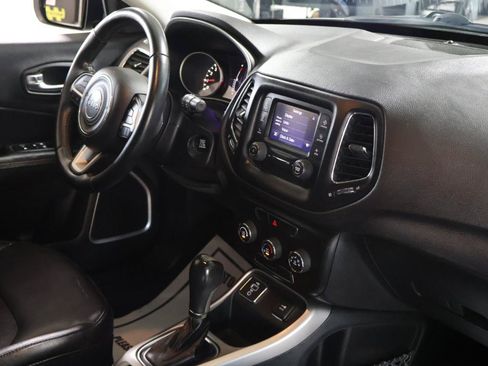 Used 2018 Jeep Compass Latitude FWD image 29