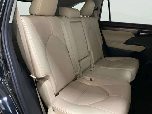Used 2024 Toyota Highlander Limited AWD/4WD image 73