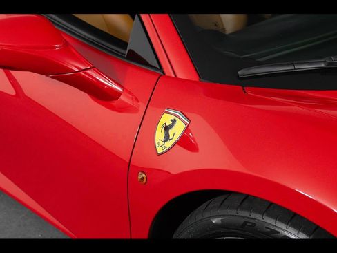 Used 2017 Ferrari 488 GTB RWD image 56