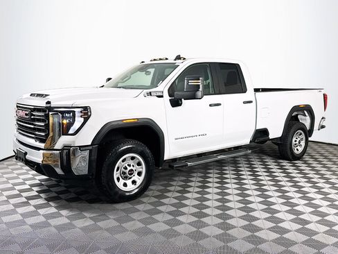 Used 2024 GMC Sierra 2500 Pro w/ Convenience Package image 4