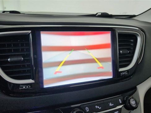 Used 2023 Chrysler Pacifica Touring-L FWD image 28
