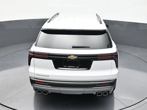 Used 2025 Chevrolet Traverse LT FWD image 15