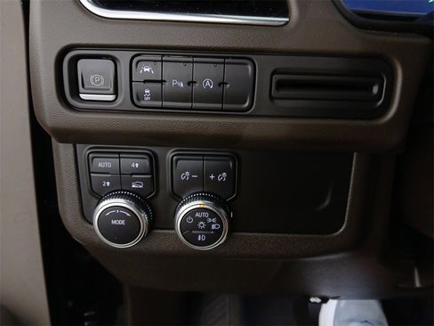 Used 2023 GMC Yukon SLT image 15