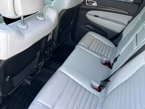 Used 2018 Jeep Grand Cherokee Limited AWD/4WD image 13