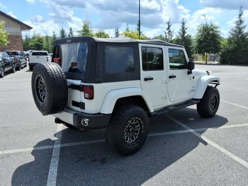 Used 2014 Jeep Wrangler Unlimited Sahara w/ Connectivity Group AWD/4WD image 5