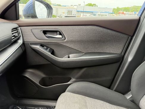Used 2023 Nissan Rogue SV AWD/4WD image 34