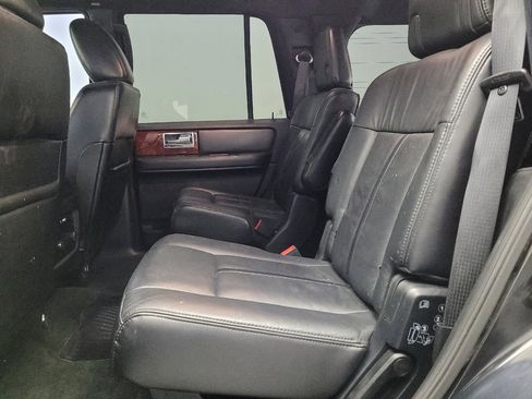 Used 2016 Lincoln Navigator Select image 18