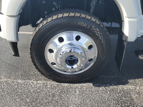 Used 2025 Ford F450 Platinum w/ FX4 Off-Road Package image 5